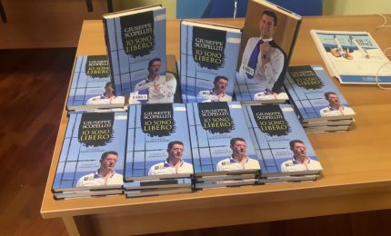 Bari, Emiliano alla presentazione del libro di Scopelliti "Commovente"