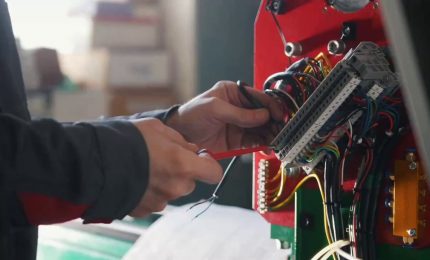 Produzione industriale in crescita su base annua