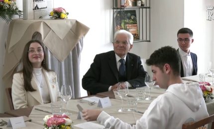 Legalit&agrave;, Mattarella al ristorante solidale &ldquo;Nuova Cucina Organizzata&rdquo;