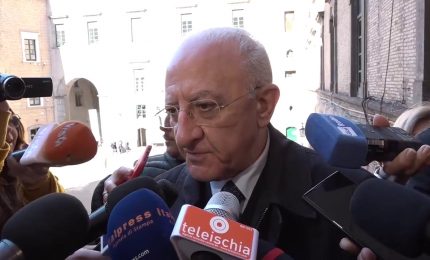 Autonomia: De Luca "Spezza l'Italia, serve di pi&ugrave; la burocrazia zero"