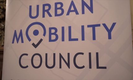 Studio Unipol, un'auto su quattro a Bari potrebbe gi&agrave; essere elettrica