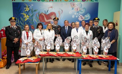 I Carabinieri donano uova di Pasqua ai piccoli degenti del Garibaldi-Nesima di Catania