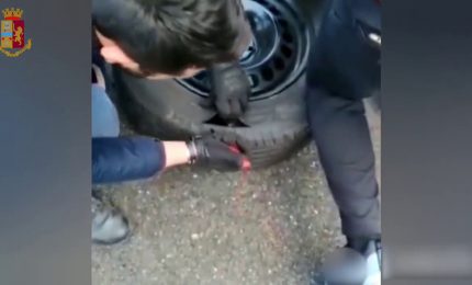 Con 34 Kg droga nella ruota di scorta, arrestato al traforo del Frejus