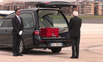 Attentato Tel Aviv, Mattarella accoglie a Ciampino la salma di Parini