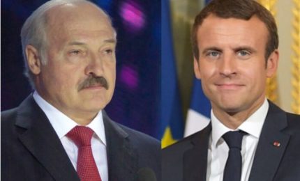 ... e cos&igrave; il presidente della Bielorussia fa fare una bruttissima figura al presidente della Francia Macron...