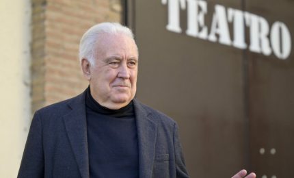 Per fortuna che in Italia non ci sono solo guerrafondai: la staffetta di Michele Santoro e il referendum per bloccare l'invio di armi