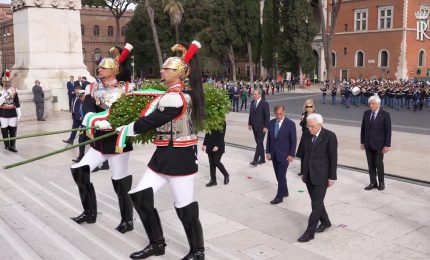 Mattarella depone corona d&rsquo;alloro sulla Tomba del Milite Ignoto