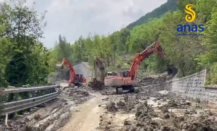 Alluvione in Emilia-Romagna, frane e allagamenti sulle strade