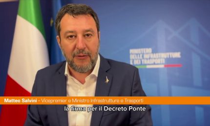 Salvini firma il decreto Ponte "Obiettivo aprire i cantieri nel 2024"