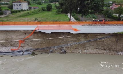 Maltempo, la piena fa crollare una strada tra Marche e Abruzzo