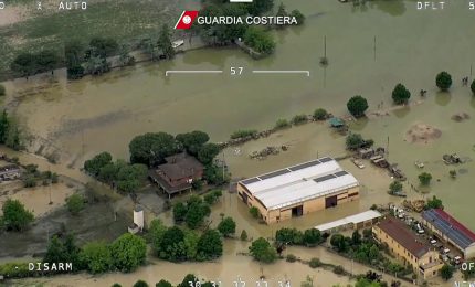 Alluvione Emilia Romagna, salvataggi ed evacuazioni in gommone