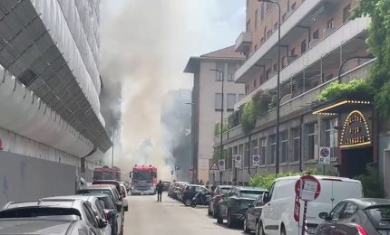 Esplosione in centro a Milano, le immagini