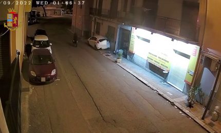 Omicidio e incendio doloso in casa, 45enne inchiodato dalle telecamere