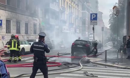 Un'esplosione scuote il centro di Milano. Le immagini