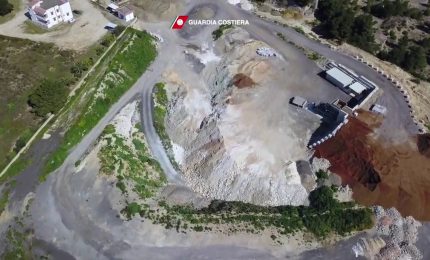 Smaltivano rifiuti pericolosi in provincia di Taranto, le immagini