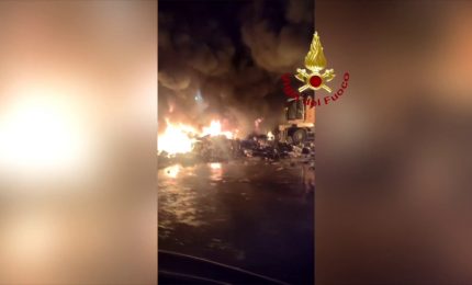 Pesaro, spento incendio in ditta di smaltimento di rifiuti elettronici