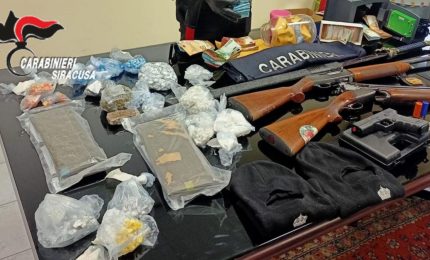 Blitz a Siracusa contro lo spaccio, sequestro di droga, armi e denaro