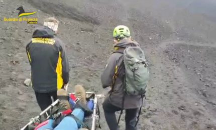Escursionista ferita sull'Etna, le immagini dei soccorsi