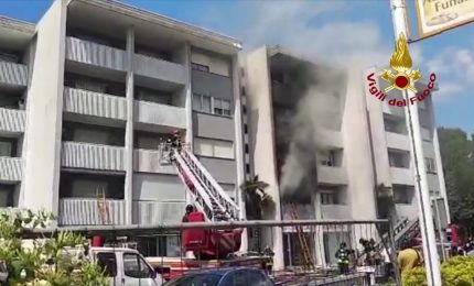 Incendio in un appartamento a Udine, evacuate quattro persone