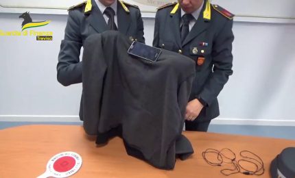 Con l'auricolare all'esame della patente a Treviso, denunciato