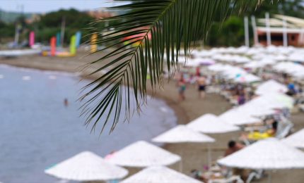 Estate calda per il turismo, boom degli stranieri