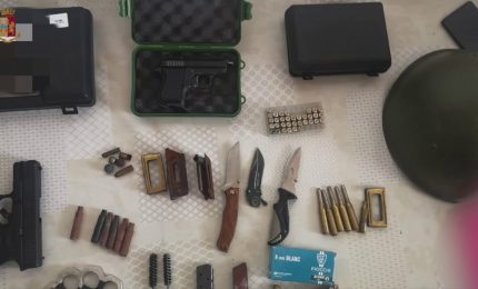 Pistole e miscele esplosive, scoperta la chat dei minori su Telegram