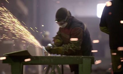 Crolla la produzione industriale in Italia