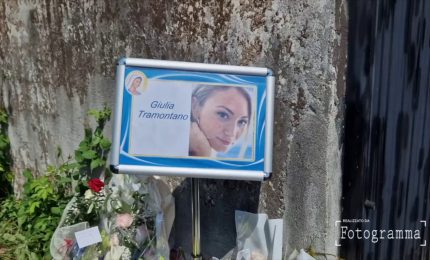 Giulia Tramontano, fiori e biglietti sul luogo del ritrovamento