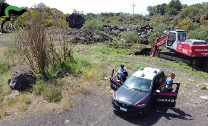 Interravano e bruciavano rifiuti, sequestrata discarica nel Catanese