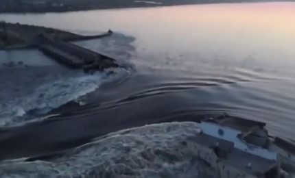 Distrutta la diga di Kakhovka, scambio di accuse tra Ucraina e Russia