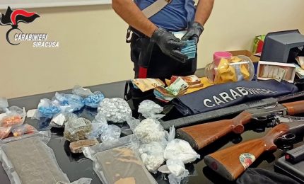 Blitz a Siracusa contro lo spaccio, sequestrate armi, droga e denaro