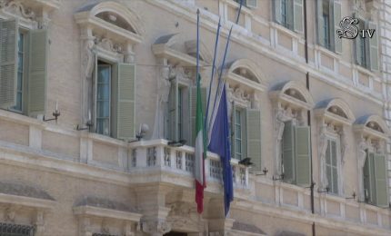 Berlusconi, bandiere a mezz'asta in Senato