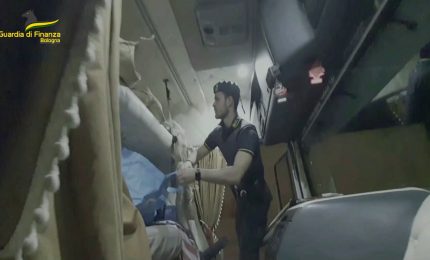 Bologna, arrestato corriere con 85 kg di cocaina