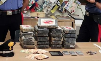 Cocaina ripescata in mare, undici fermati a Lampedusa