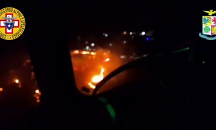 Incendi nel Trapanese, soccorsi turisti bloccati dalle fiamme