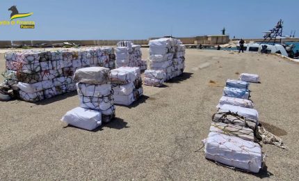 Maxi sequestro di cocaina nel mare di Sicilia, 5 arresti