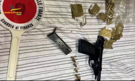 Napoli, sequestrata pistola con matricola abrasa. Arrestato 24enne