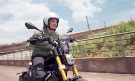 Bmw CE 02, due ruote elettrico pensato per la citt&agrave;