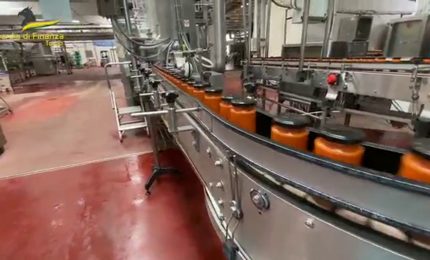 Frode alimentare, la Gdf sequestra 140 tonnellate di prodotti a Torino