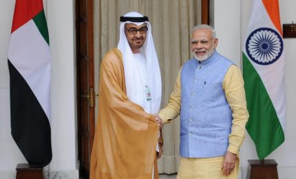 Emirati Arabi Uniti e l'India abbandonano il dollaro americano anticipando la moneta unica del BRICS/ MATTINALE 956