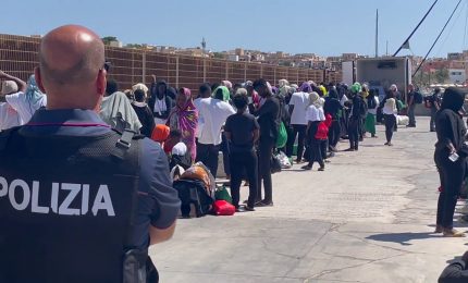 Sbarchi senza sosta a Lampedusa