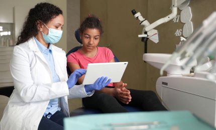 Digitale e apparecchi correttivi necessari per la salute dei denti