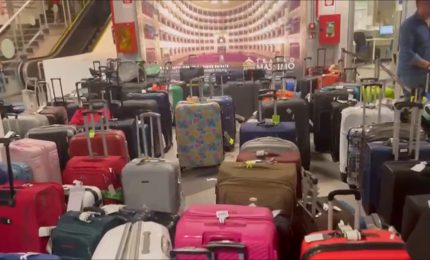 Caos in aeroporto Palermo, centinaia di bagagli stipati in aria arrivi