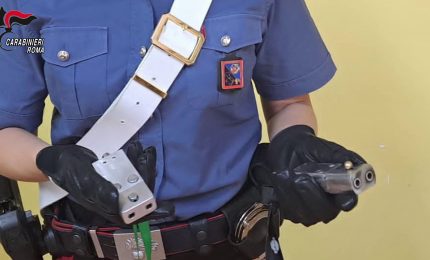 Laboratorio per modificare armi giocattolo, 3 arresti a Roma