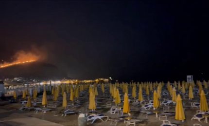 Incendi a Palermo, famiglie in fuga dalle case di Capo Gallo