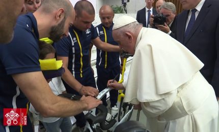 I corridori di Athletica Vaticana in udienza da Papa Francesco