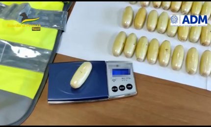 In aeroporto con 62 ovuli di eroina, un arresto a Napoli
