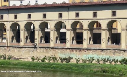 Firenze, imbrattate le colonne del Corridoio Vasariano