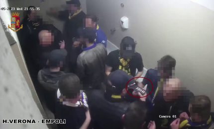 Ultras arrestati a Verona, le immagini dello spaccio al Bentegodi