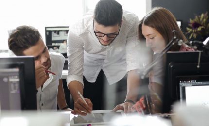 Crescono dimissioni volontarie, imprese puntano su aumenti e benefit